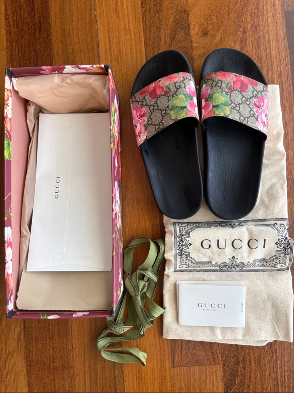 Gucci GG Blooms Slide Sandals | Black Rubber | Floral Strap